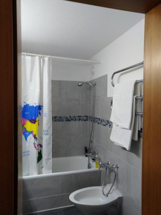 Holiday Accommodation - Swimming Pool Available Νταβός Εξωτερικό φωτογραφία
